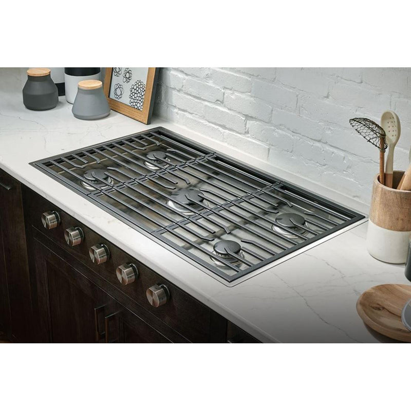 Wolf 36-inch Built-In Gas Cooktop CG365C/S IMAGE 2