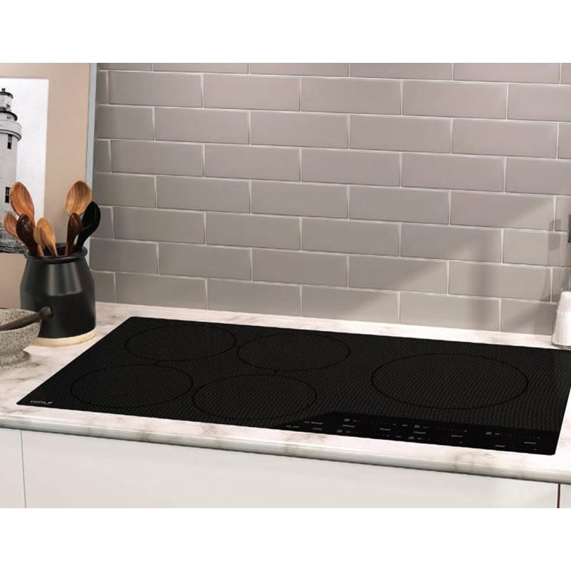 Wolf 36-inch Built-In Induction Cooktop CI365C/B IMAGE 2