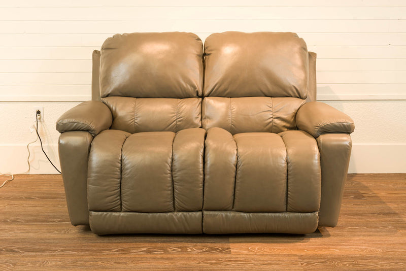 Causeuse inclinable - VENTE FINALE - MODÈLE DE PLANCHER ST-HYACINTHE - VENDU TEL QUEL