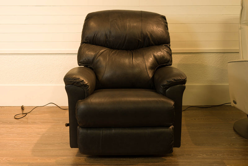 Fauteuil Inclinable - VENTE FINALE - MODÈLE DE PLANCHER ST-HYACINTHE - VENDU TEL QUEL