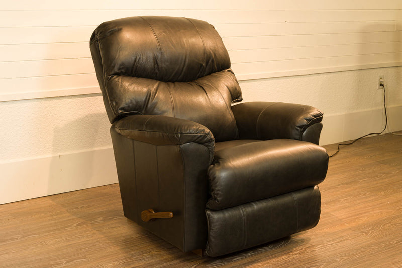 Fauteuil Inclinable - VENTE FINALE - MODÈLE DE PLANCHER ST-HYACINTHE - VENDU TEL QUEL