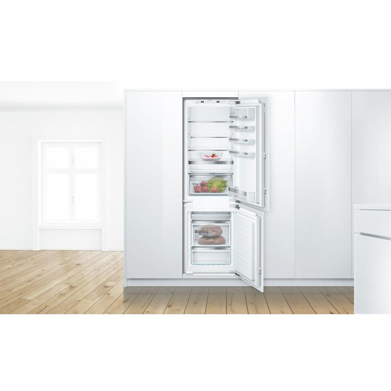 Bosch 24-inch, 9.6 cu. ft. Built-In Bottom Freezer Refrigerator B09IB81NSP IMAGE 3