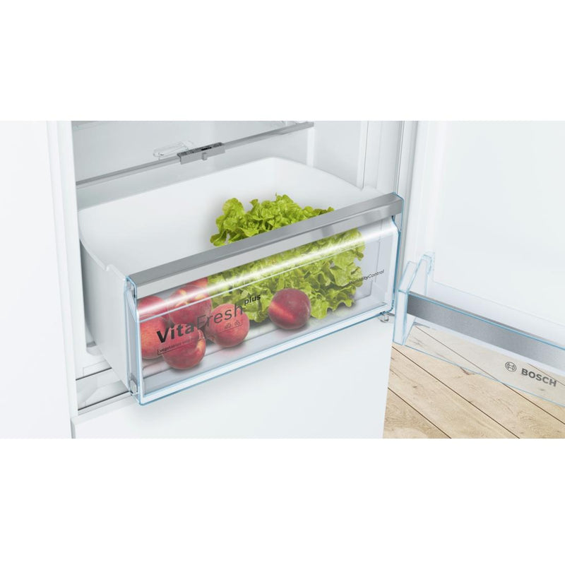 Bosch 24-inch, 9.6 cu. ft. Built-In Bottom Freezer Refrigerator B09IB81NSP IMAGE 6