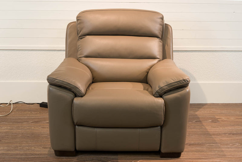 Fauteuil Inclinable - VENTE FINALE - MODÈLE DE PLANCHER ST-HYACINTHE - VENDU TEL QUEL