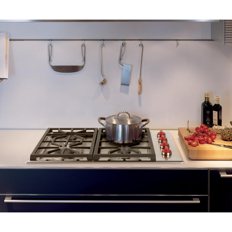 Wolf 30-inch Built-in Gas Cooktop CG304P/S IMAGE 3