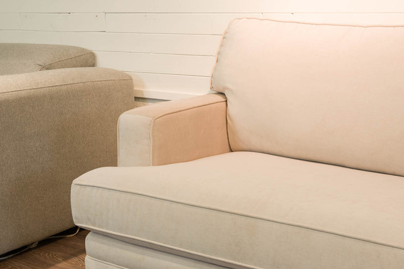 Sofa sectionnel - VENTE FINALE - MODÈLE DE PLANCHER ST-HYACINTHE - VENDU TEL QUEL