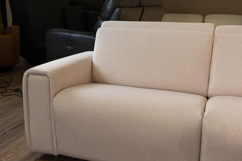 Sofa sectionnel - VENTE FINALE - MODÈLE DE PLANCHER ST-HYACINTHE - VENDU TEL QUEL