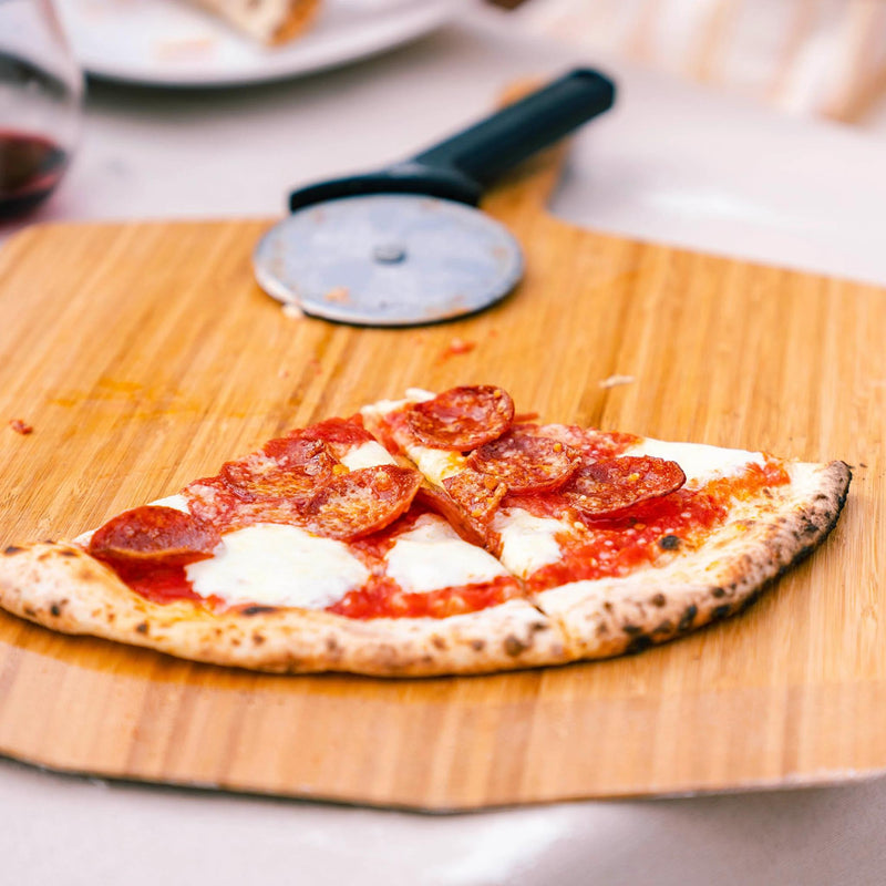 Ooni Planche de service et pelle à pizza en bambou de 12 po UU - P08200 - Germain Larivière