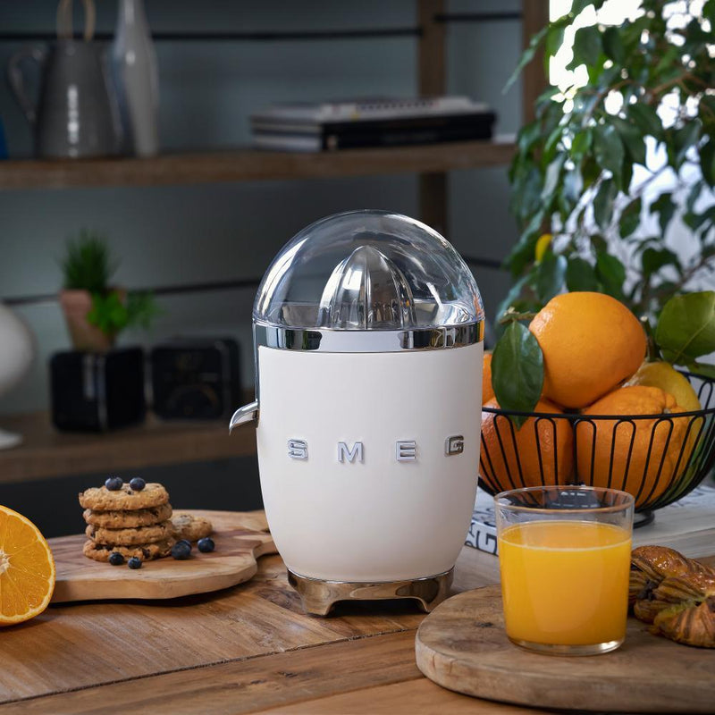 Smeg 50's Style Aesthetic centrifugeuse presse - agrume CJF11WHUS - Germain Larivière