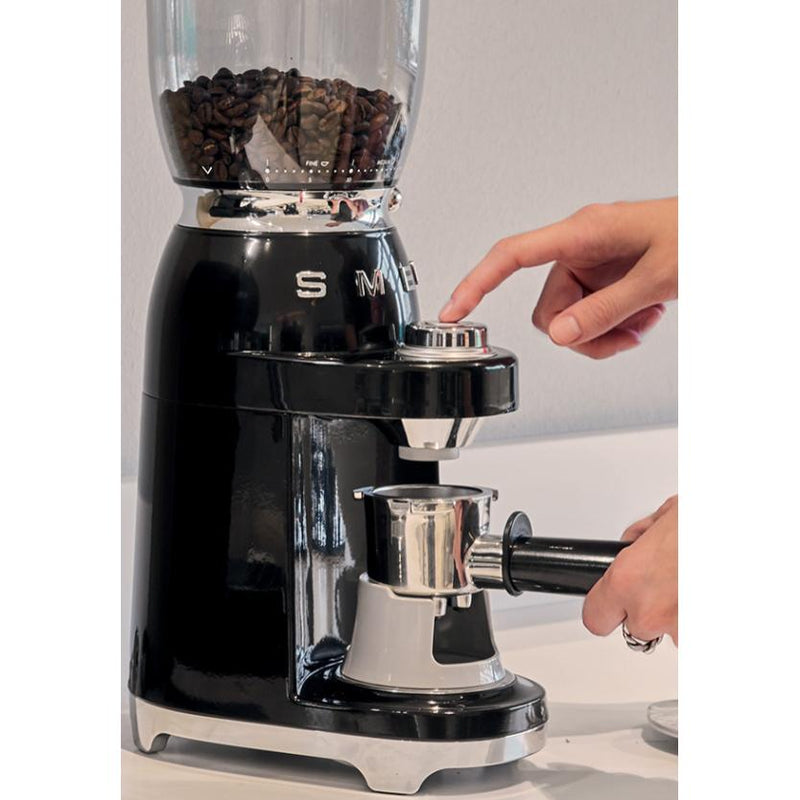 Smeg 50's Style Aesthetic moulin à café CGF11BLUS - Germain Larivière