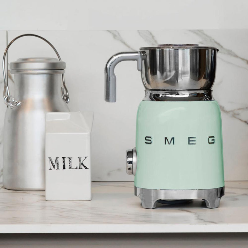 Smeg 50's Style Aesthetic mousseur à lait MFF11PGUS - Germain Larivière