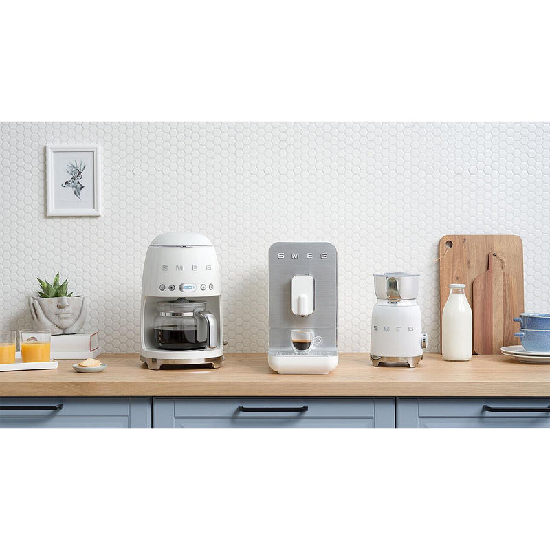 Smeg 50's Style Aesthetic mousseur à lait MFF11WHUS - Germain Larivière