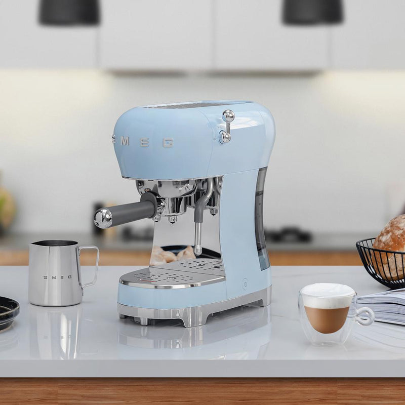 Smeg 50's Style machine espresso manuelle ECF02PBUS - Germain Larivière