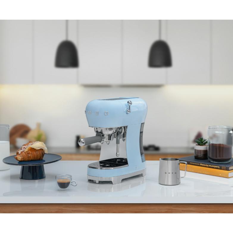 Smeg 50's Style machine espresso manuelle ECF02PBUS - Germain Larivière
