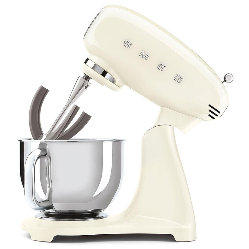 Smeg Batteur sur socle 50's Retro Style Aesthetic de 4,8l avec 600 w SMF03CRUS - Germain Larivière