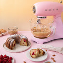 Smeg Batteur sur socle 50's Retro Style Aesthetic de 4,8l avec 600 w SMF03PKUS - Germain Larivière