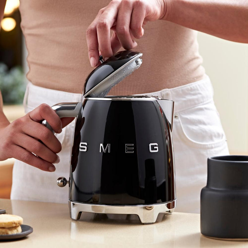 Smeg Bouilloire électrique de 0.8l KLF05BLUS - Germain Larivière