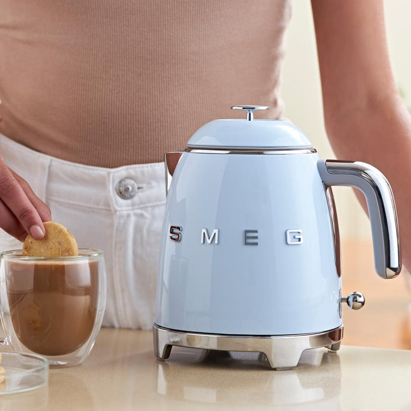 Smeg Bouilloire électrique de 0.8l KLF05PBUS - Germain Larivière