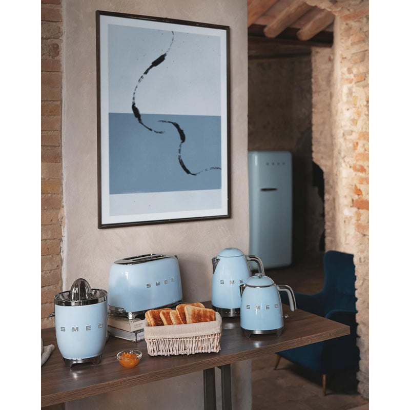Smeg Bouilloire électrique de 0.8l KLF05PBUS - Germain Larivière
