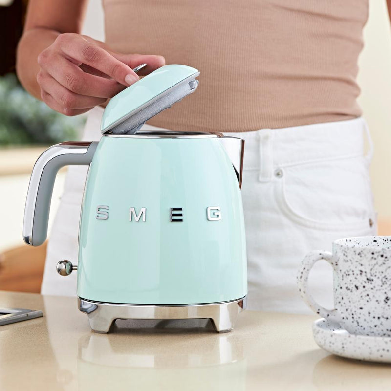 Smeg Bouilloire électrique de 0.8l KLF05PGUS - Germain Larivière