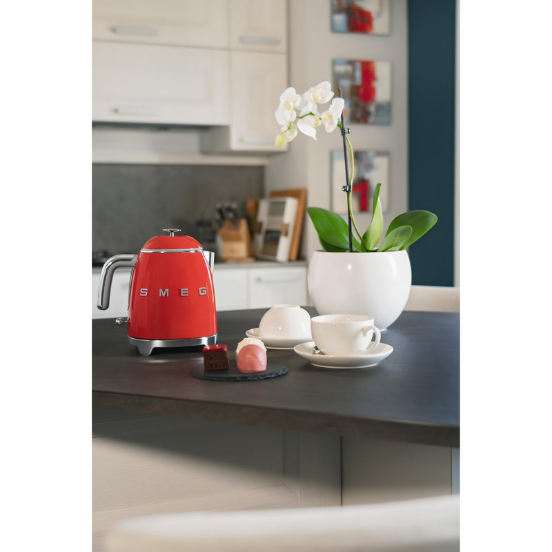Smeg Bouilloire électrique de 0.8l KLF05RDUS - Germain Larivière