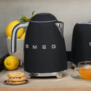 Smeg Bouilloire électrique de 1.7l KLF03BLMUS - Germain Larivière