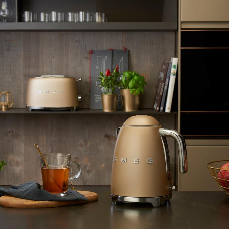 Smeg Bouilloire électrique de 1.7l KLF03CHMUS - Germain Larivière