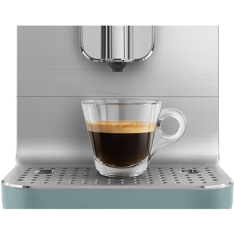 Smeg Collezione Aesthetic machine à café espresso avec système à lait BCC13EGMUS - Germain Larivière