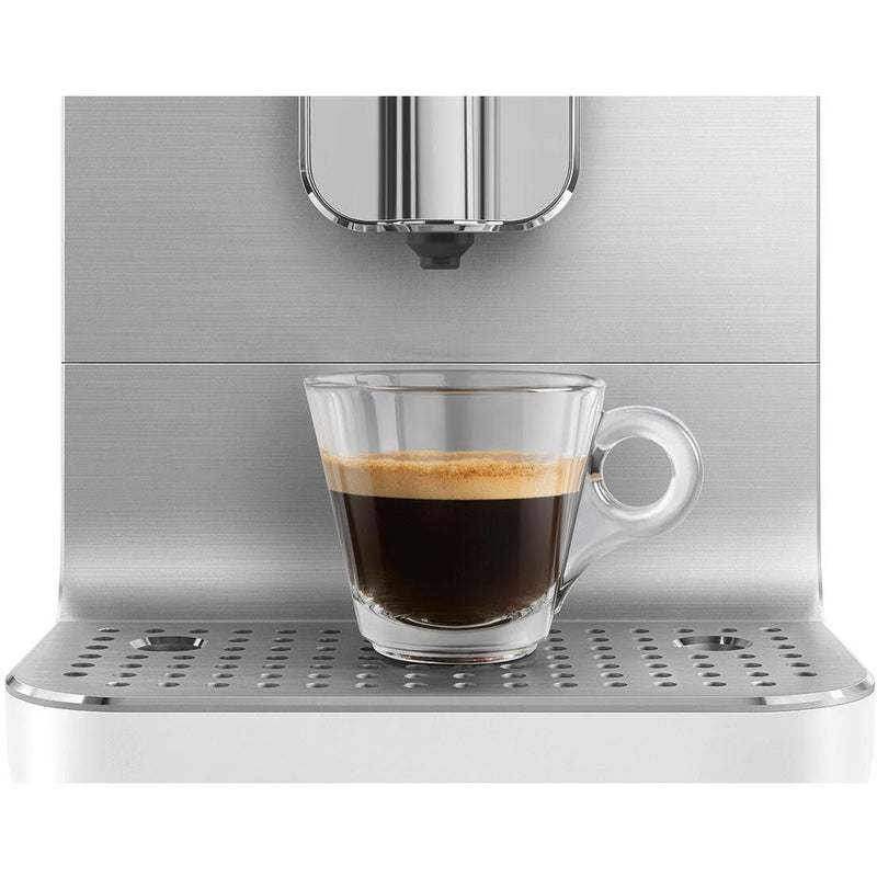 Smeg Collezione Aesthetic machine à café espresso avec système à lait BCC13WHMUS - Germain Larivière