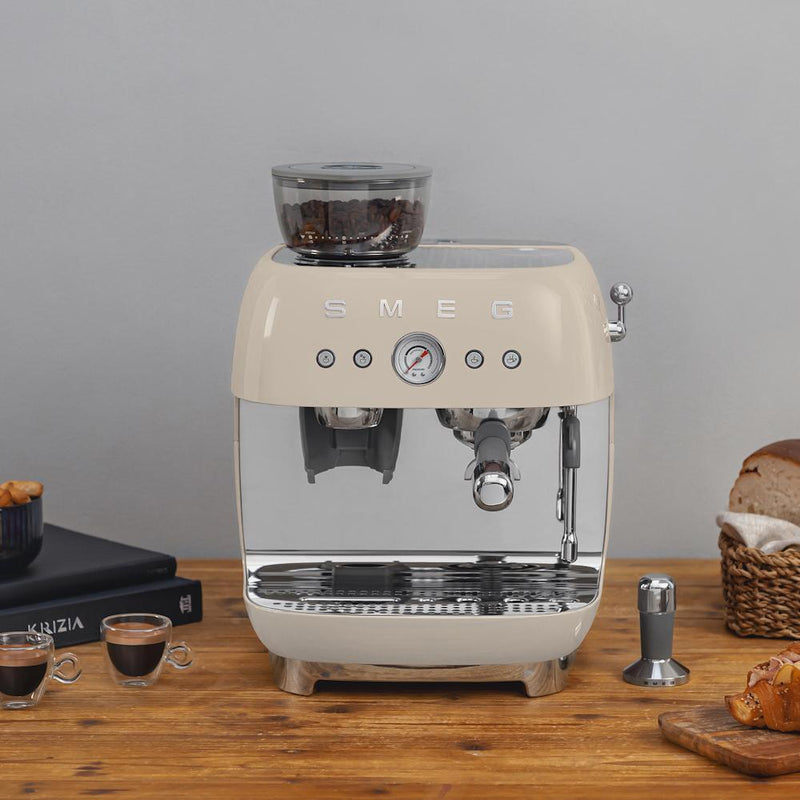 Smeg Retro - Style machine à café espresso manuelle EGF03CRUS - Germain Larivière